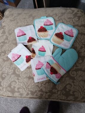 Kitchen Cupcake Oven Mitt, Potholder & Dish Towel Set